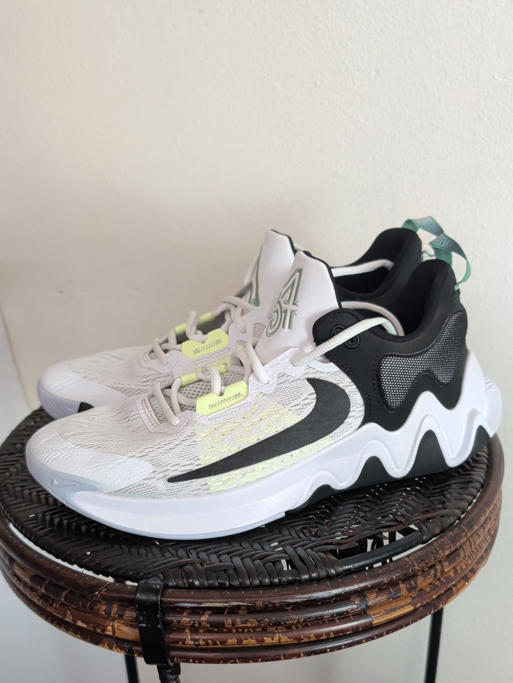 NIKE GIANNIS IMMORTALITY 2 MEN'S BASKETBALL SHOES SIZE 10.5